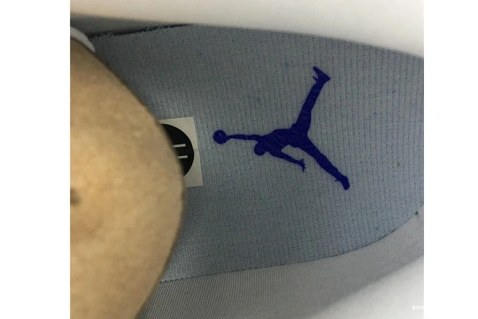 554724-451 AIR 554724-451 MID JORDAN HYPER ROYAL VIOLET-WHITE HYPER 1 0330